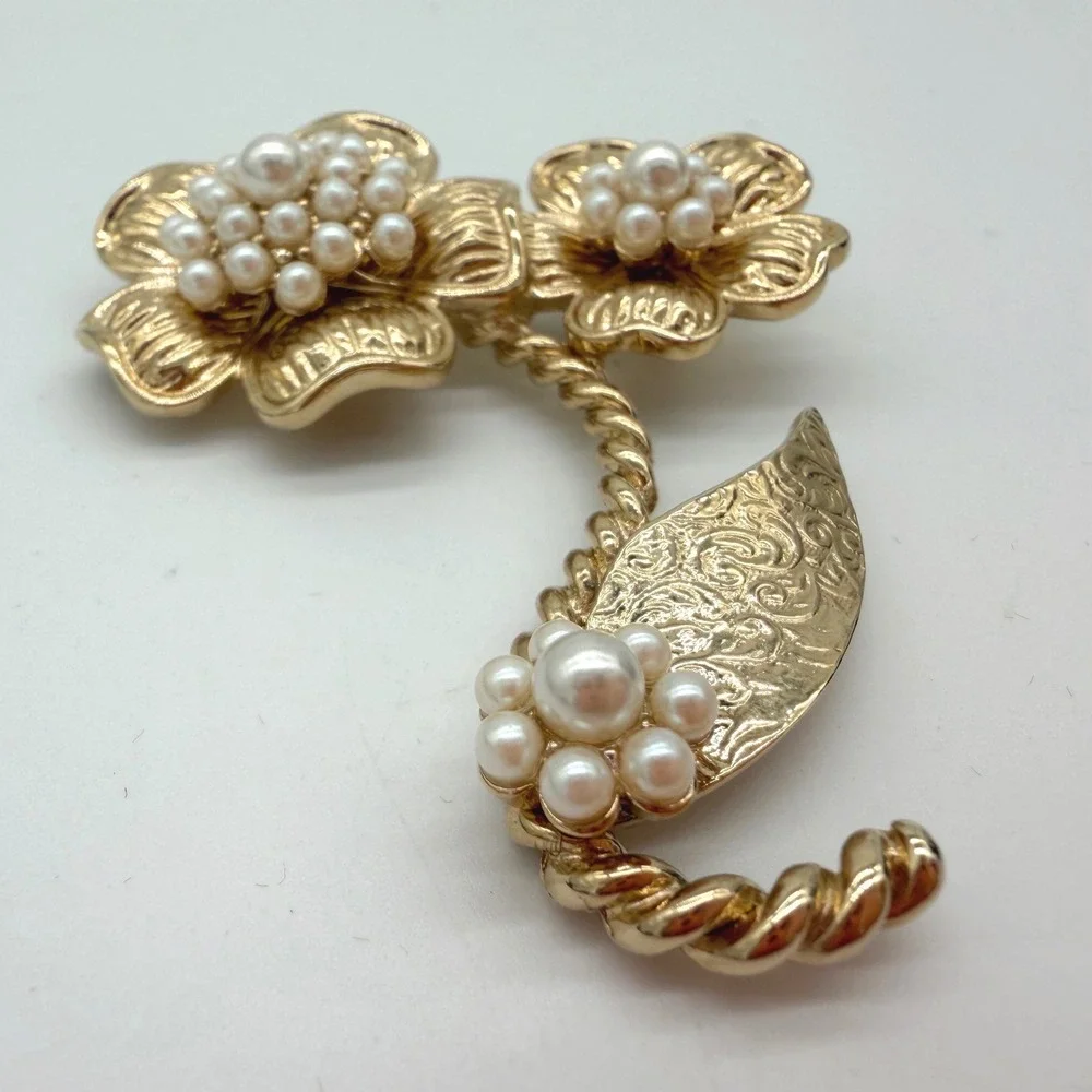 Butler & Wilson‎ Gold Floral Brooch Faux Pearl Cluster Statement Designer Pin